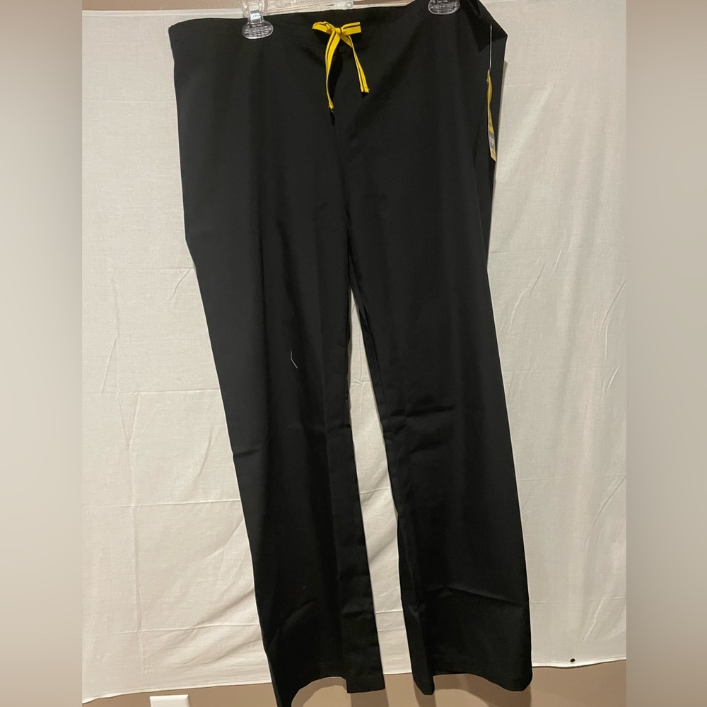WonerWink scrub pants size medium. Black
